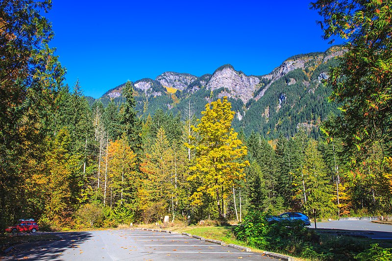 File:Autumn colours near the Othello tunnels (15928770800).jpg