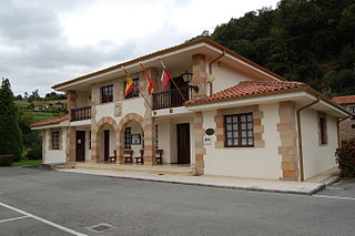 Ayuntamiento de Herrerias-Lateral.JPG