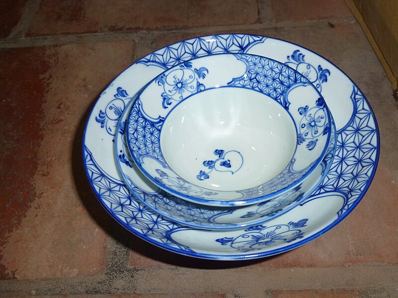 File:Bát chiết yêu (A Vietnamese type of bowl) 2.JPG