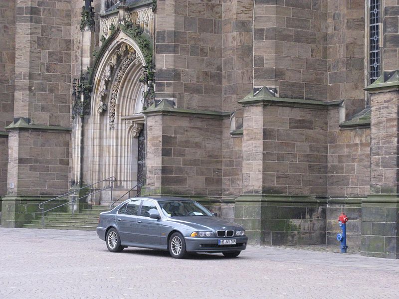 File:BMW 5 Series E39 (5458411264).jpg