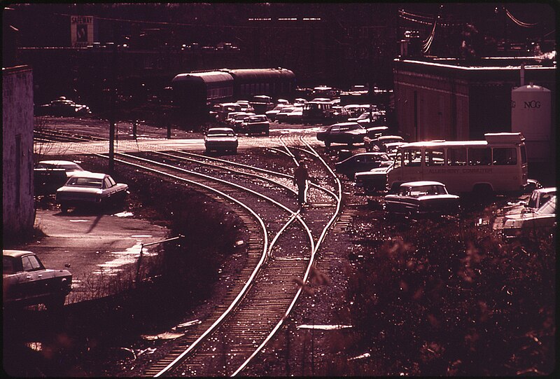 File:B & O BRANCH IN CENTER OF BETHESDA IS RARELY USED - NARA - 546627.jpg