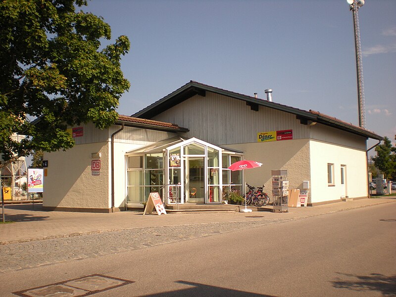 File:Bahnhof Bernau am Chiemsee.JPG