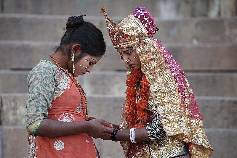 File:Bahurupi in Kashi.jpg