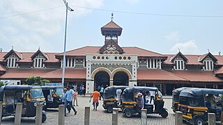 <span class="mw-page-title-main">Bandra railway station</span> Railway Station in Maharashtra, India