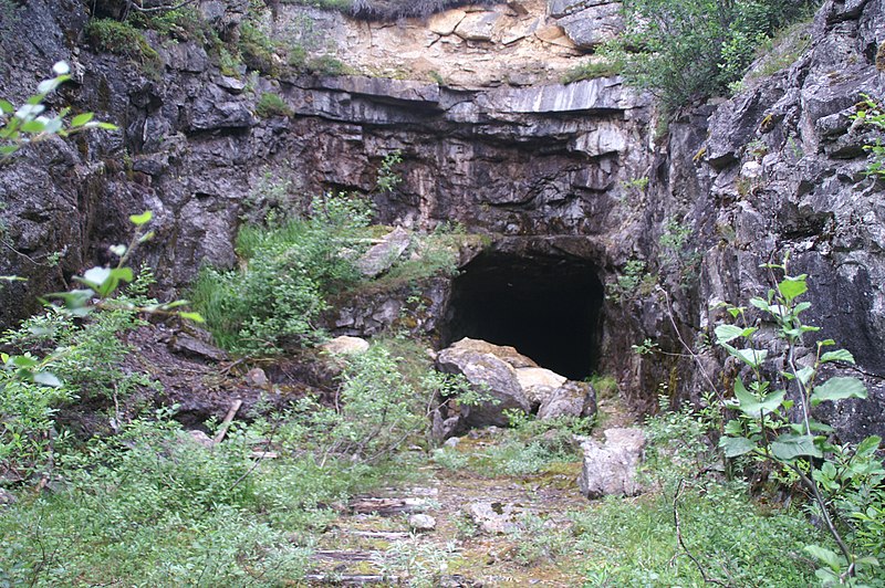 File:Basistunnel Eingang.jpg