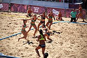 Deutsch: Beachhandball bei den Olympischen Jugendspielen 2018; Tag 4, 10. Oktober 2018; Mädchen, Vorrunde, Gruppe A - Ungarn-Chinese Taipei (Taiwan) 2:0 English: Beach handball at the 2018 Summer Youth Olympics at 10 October 2018 – Girls Preliminary Round Group A‎ – Hungary-Chinese Taipei 2:0