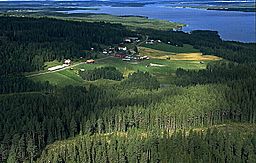 Byn Berge och Locknesjön 6 september 1996.