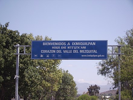 Welcome sign in Ixmiquilpan, Hidalgo, with an Otomi language   message reading Hogä ehe Nts'utk'ani ("Welcome to Ixmiquilpan").