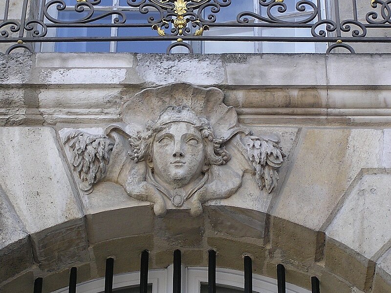 File:Bordeaux mascaron place de la Bourse.JPG