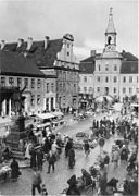 Market square of Tilsit with the town hall and the Schenkendorf statue, 1930