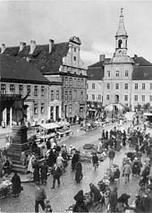 Tilsit, Marktplatz mit Rathaus und Schenkendorf-Denkmal (1930)