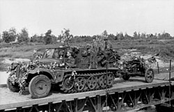 Bundesarchiv Bild 101I-216-0406-31, Russland-Mitte-Nord, Zugkraftwagen mit Pak.jpg