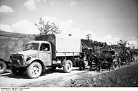 カーゴトラック型のベッドフォードOXD。ドイツ国内、1944年。