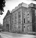 Le bâtiment endommagé, 1949.