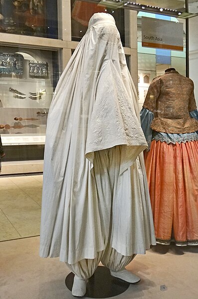 File:Burqa (V&A Museum) (9476906593).jpg