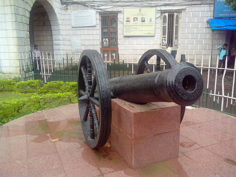 File:Cannon at Collector office, Mumbai 03.jpg