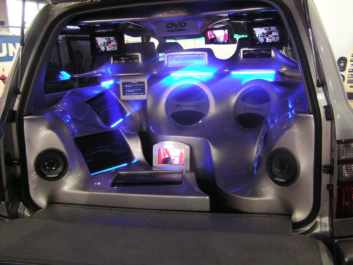 File:Car Audio Toyota.jpeg - Wikimedia Commons