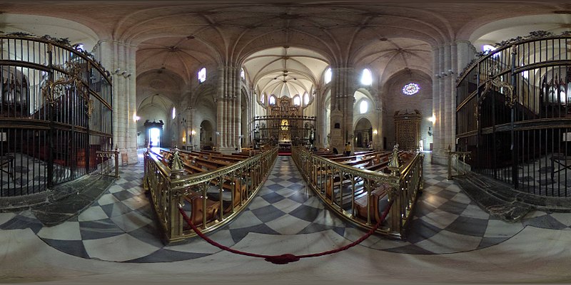 File:Catedral de Murcia - Transepto y presbiterio.jpg