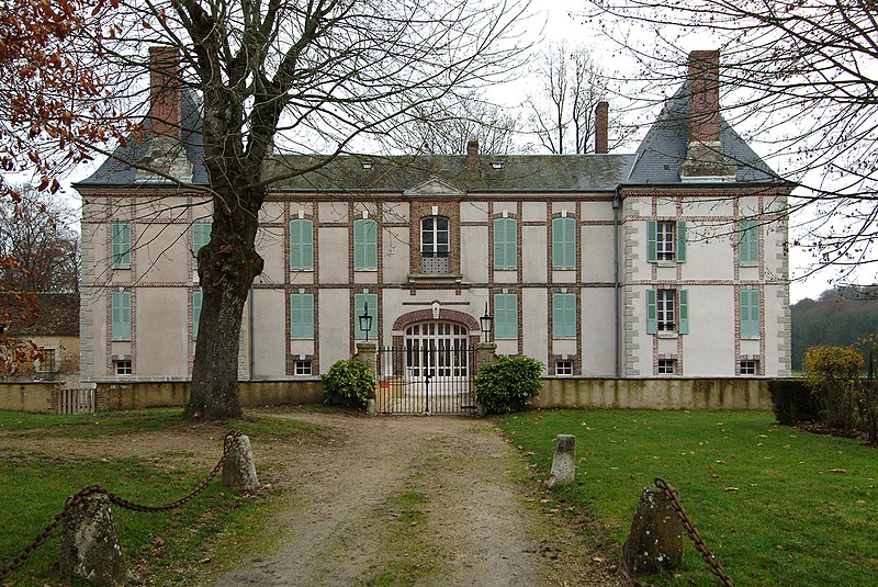 File:Château de La Selle-sur-le-Bied.jpg