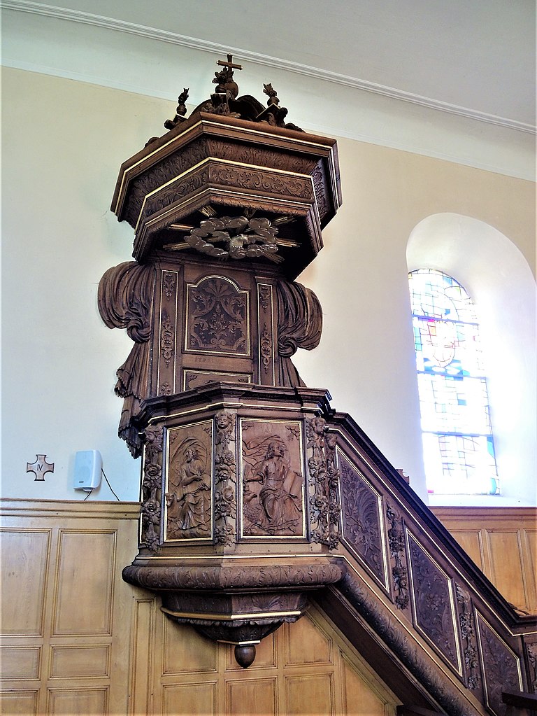 File:Chaire de l'église d'Avilley.jpg - Wikimedia Commons