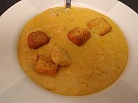 Супа со сира са крутонима