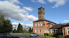 Věž s hodinami v bývalé nemocnici Parkside, Macclesfield (geografické 5218420) .jpg