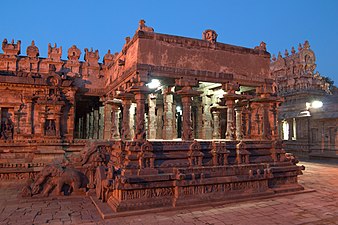 Darasuram, Airavatesvara Temple, Mandapa at night, India.jpg