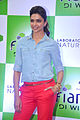 Deepika promotes 'Cocktail' at Reliance store 03.jpg