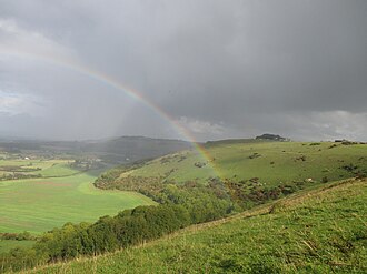 Při pohledu na východ podél Downs směrem k Devil's Dyke, Sussex