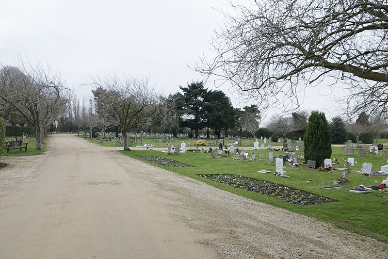 File:Didcot cemetery - geograph.org.uk - 5760636.jpg