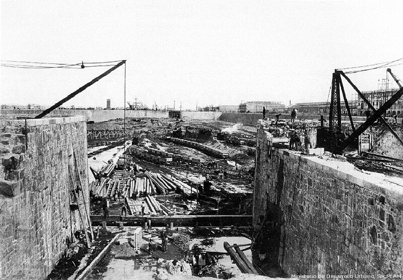 File:Dique 2 de Puerto Madero en construcción (AGN).jpg