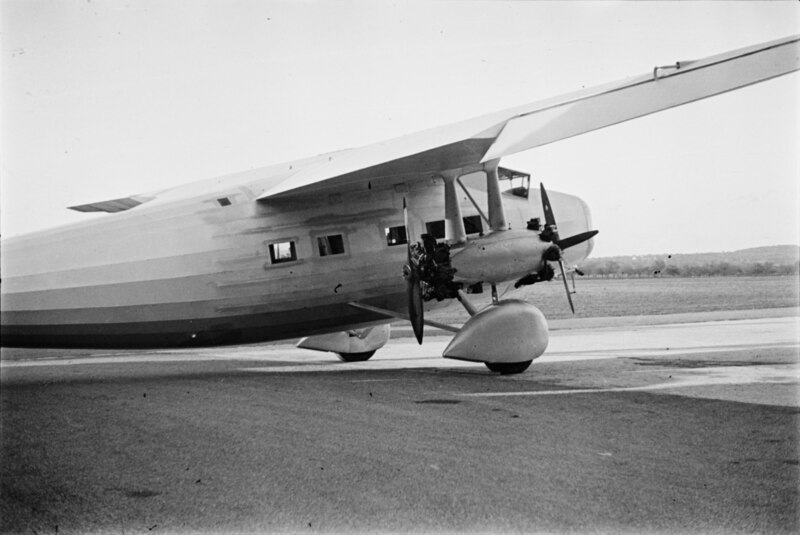 File:Dornier Do K ETH-BIB-Flugzeug am Boden-Inlandflüge-LBS MH05-72-09.tiff