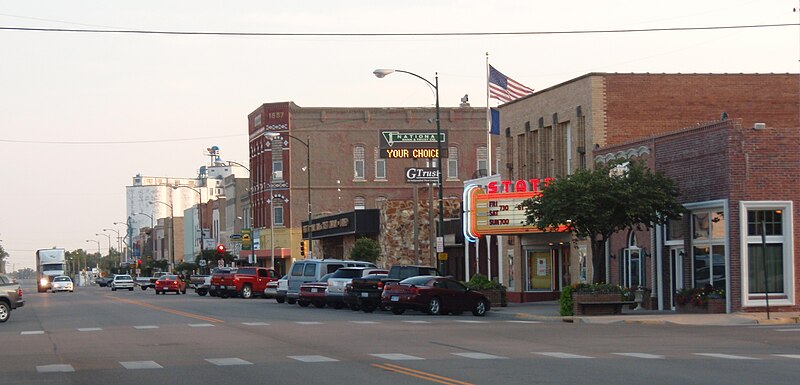 File:Downtown larned kansas 2009.jpg