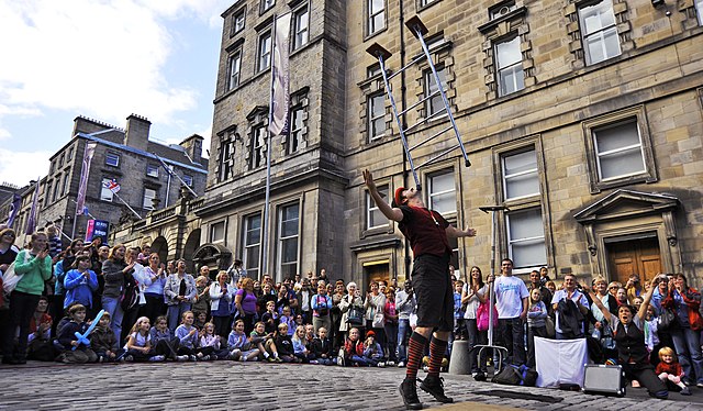 A street performer on the High Street in 2010