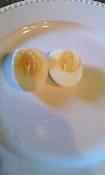 File:Egg Cooked 6 Minutes in Hot Water 2.jpg