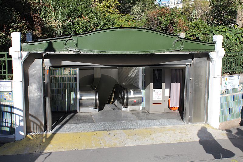 File:Entrée Métro Station Sèvres Babylone Paris.jpg