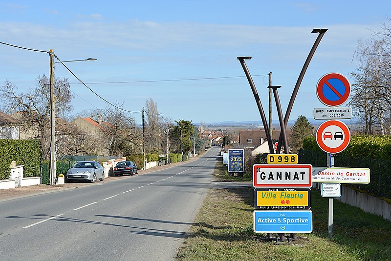 File:Entrée de Gannat par la D 998 depuis Ébreuil 2022-02-13.JPG