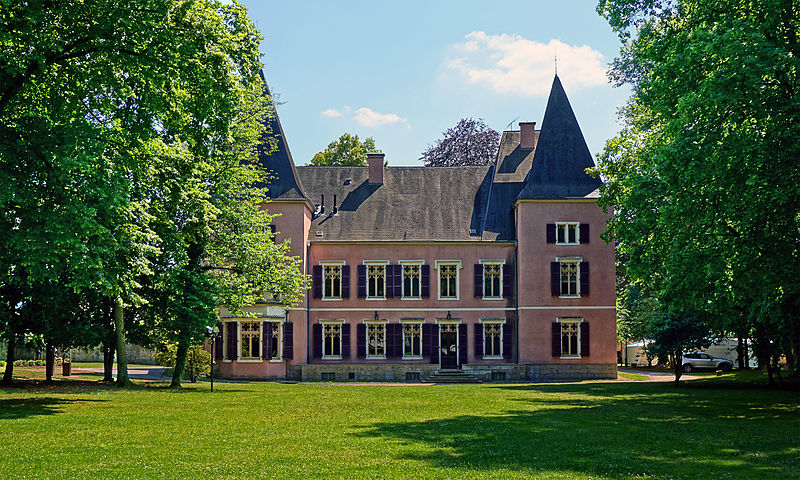 File:Erpeldange Castle 01.jpg