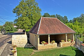 Le lavoir et son puisard.