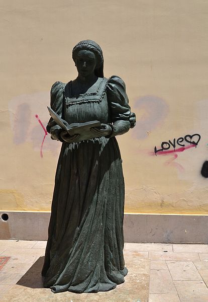 File:Estàtua de Maria Enríquez a Gandia.JPG