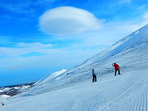 Etna'nın yamaçlarında kayak pistleri