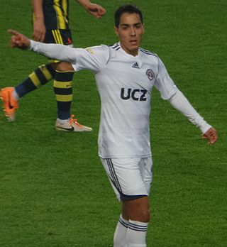 <span class="mw-page-title-main">Ezequiel Óscar Scarione</span> Argentine footballer