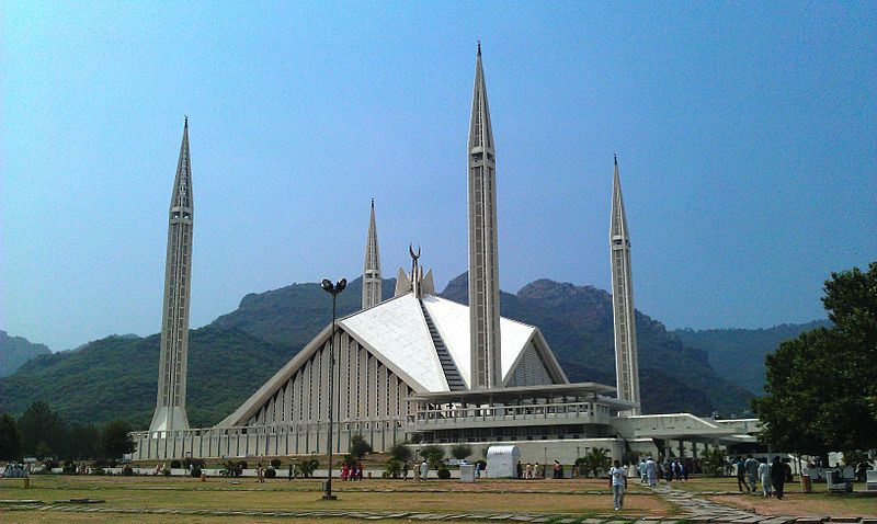 File:Faisal Mosque bright Sunny day.jpg