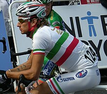 Filippo Pozzato con la maglia di campione nazionale al Tour of Britain 2009