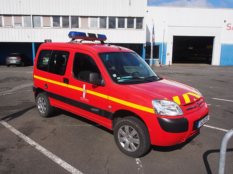 File:Fire bregade vehicle in Les Sables-dOlonne, pic2.JPG