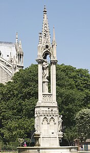 Fontaine de la Vierge.