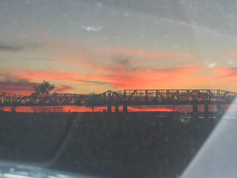 File:Frisco, Harahan, and Memphis-Arkansas Bridge at Dusk.jpg