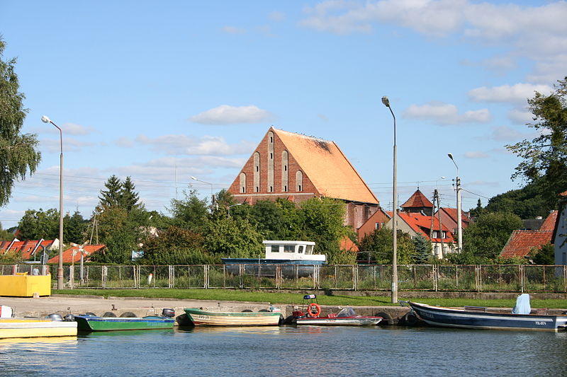 File:Frombork - zespół kościoła św. Mikołaja (widok od strony portu).jpg