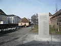 Diese Metall-Tafel in Nürnberg erinnert an die Opfer des NSU. Der NSU war eine rassistische Mörderbande.