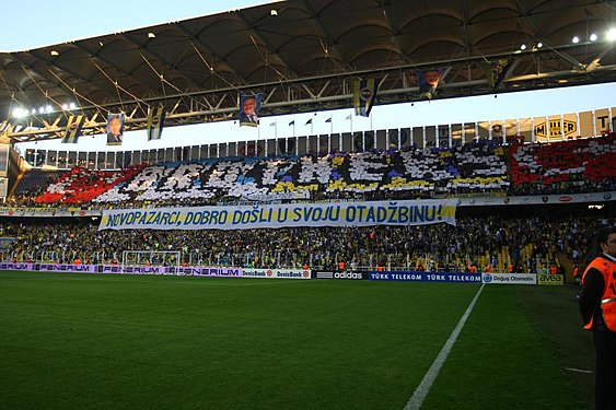 Navijači Fenerbahčea pozdravljaju navijače Novog Pazara